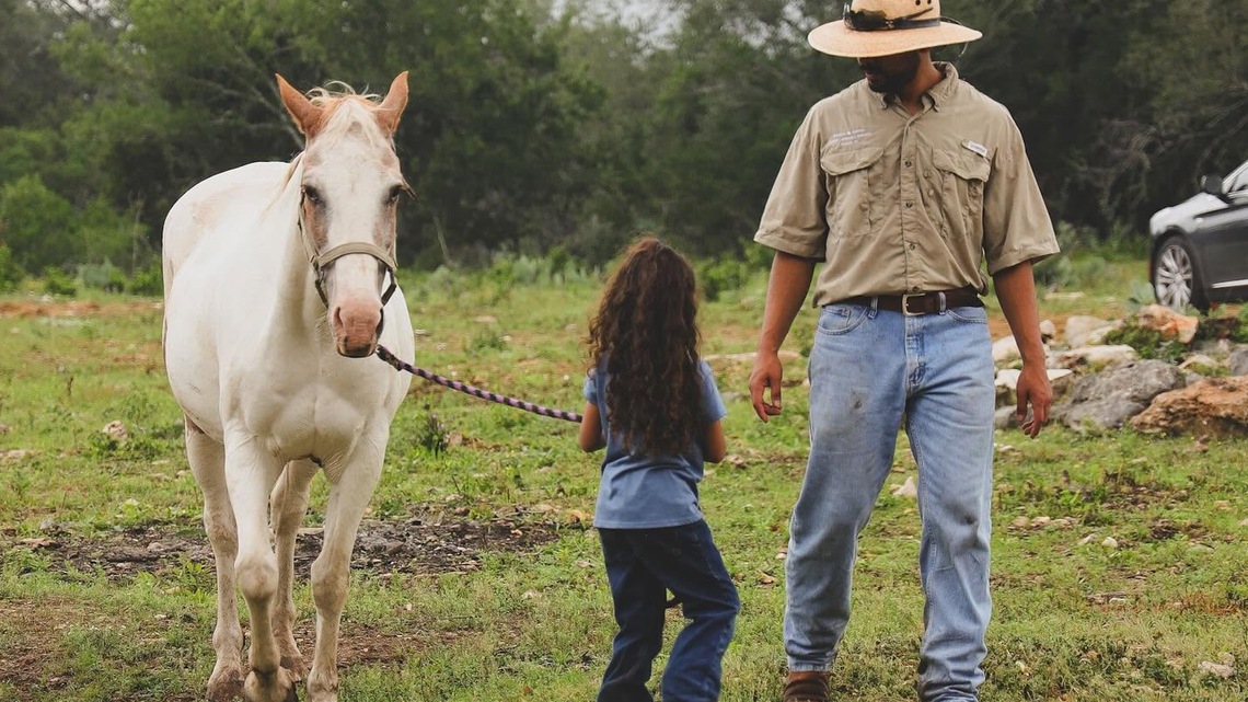 Marine Veteran Uses Equine Therapy to Help Heal Veterans With PTSD