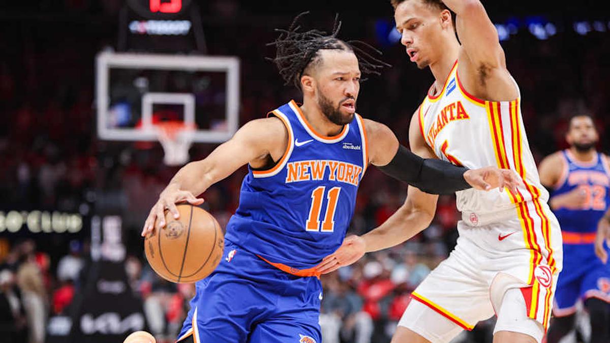  Apr 23, 2026; Atlanta, Georgia, USA; New York Knicks guard Jalen Brunson (11) drives on Atlanta Hawks guard Dyson Daniels (5) in the first quarter during game three of the first round of the 2026 NBA Playoffs at State Farm Arena. | Brett Davis-Imagn Images 
