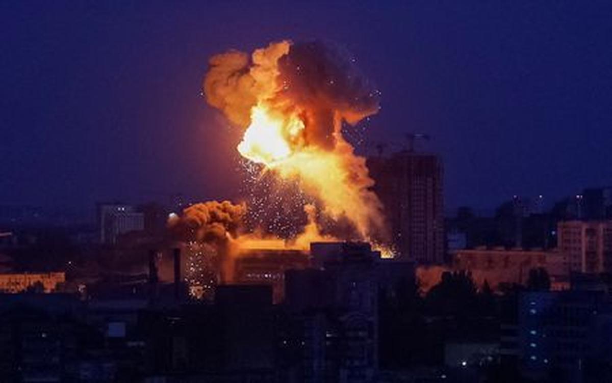 Fire and smoke rise following an explosion during a Russian missile and drone strike, amid Russia's attack on Ukraine, in Kyiv, Ukraine May 24, 2026. REUTERS/Gleb Garanich