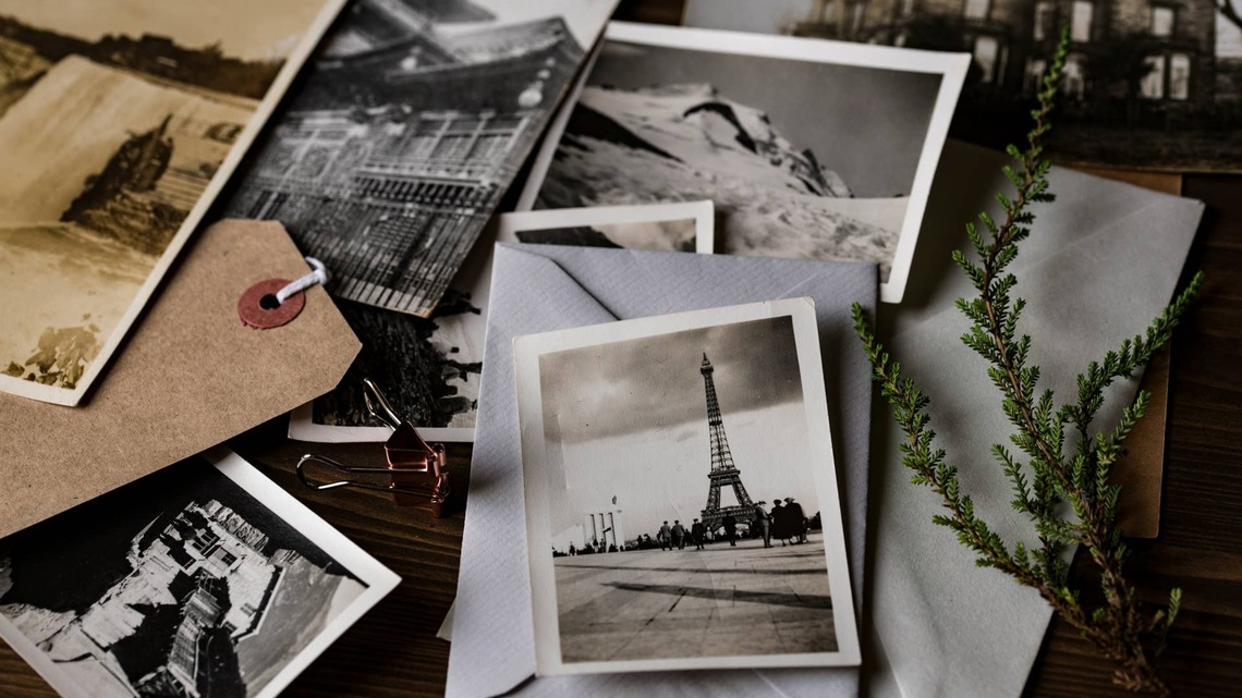 This Glitter Photo DIY Gives Your Favorite Pictures a Beautiful Shimmer 