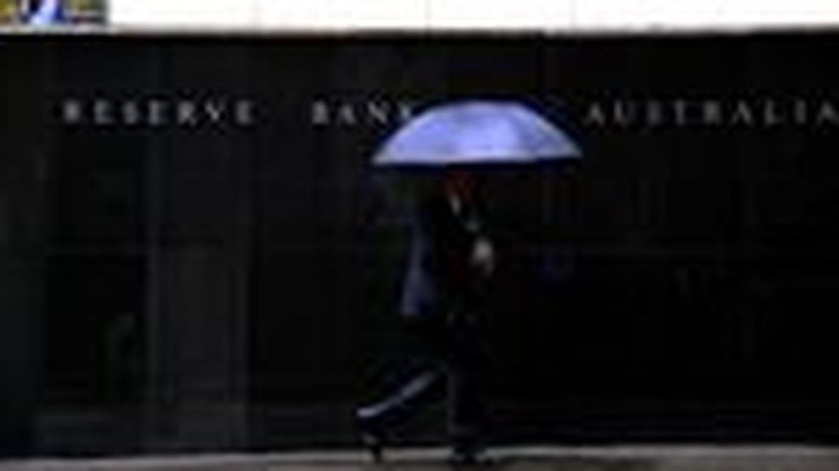 FILE PHOTO: Pedestrians walk past the Reserve Bank of Australia building in central Sydney, Australia, March 7, 2017. REUTERS/David Gray/File Photo