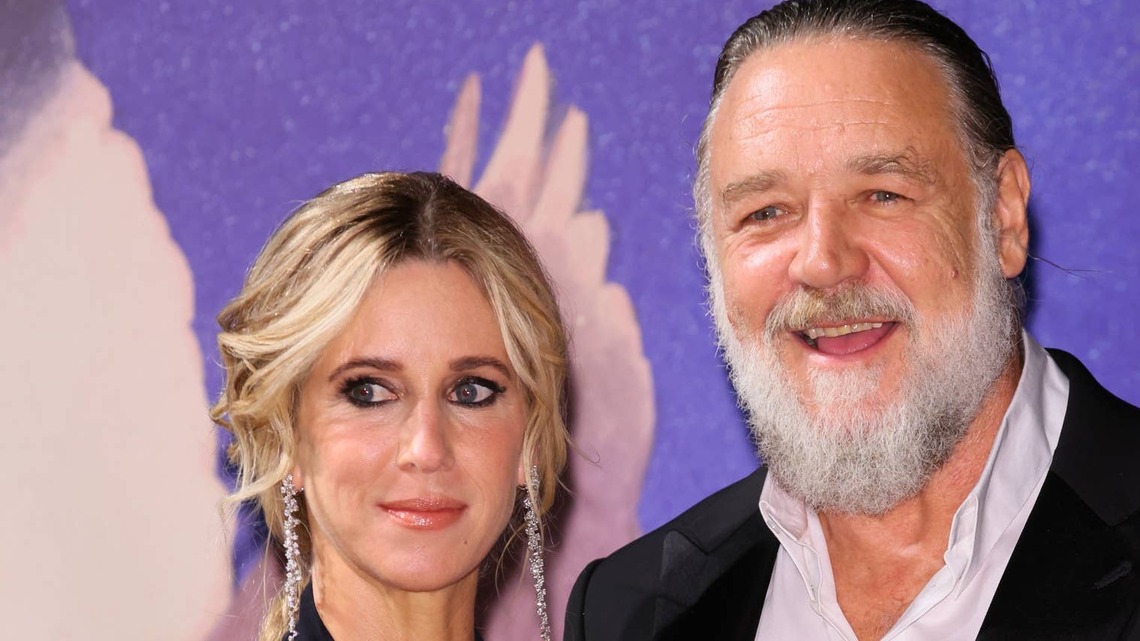 Russell Crowe Shows Off Dramatic Weight Loss Alongside His Stunning Girlfriend and Son 
