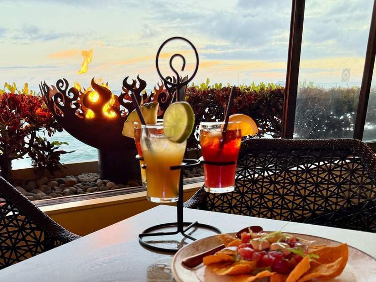  Mai tais with an ocean view at RumFire Waikiki. Photo credit: Kim Orlando 