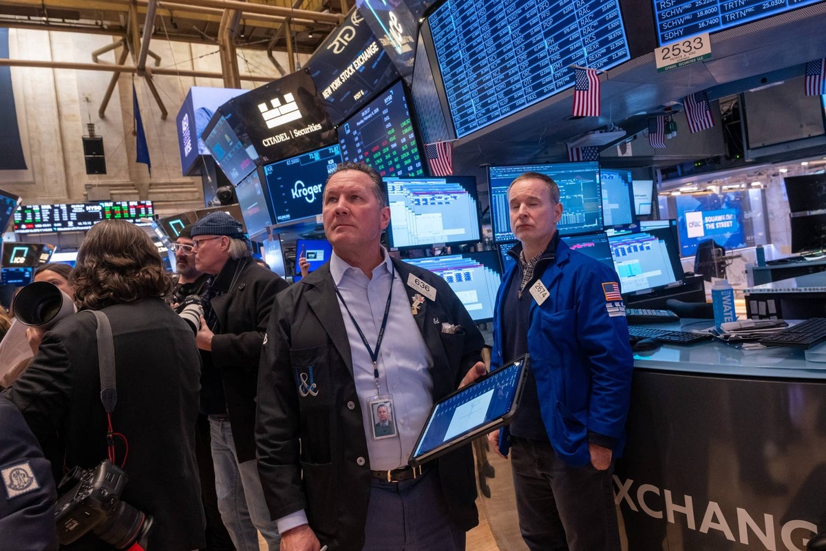  Ward's argument inverts how falling oil prices are usually read. Platt/Getty Images