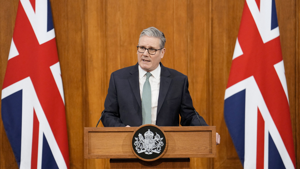 British Prime Minister Keir Starmer speaks to the media in the briefing room of 9 Downing Street in central London, Britain, after U.S. president Donald Trump's threats to ramp up tariffs until a deal is reached for the U.S. to buy Greenland. Picture date: Monday January 19, 2026.    Jordan Pettitt/Pool via REUTERS