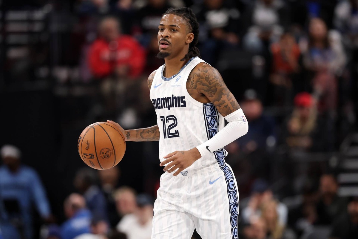  Memphis Grizzlies guard Ja Morant (12) brings the ball up court during the third quarter against the Los Angeles Clippers at Intuit Dome. 