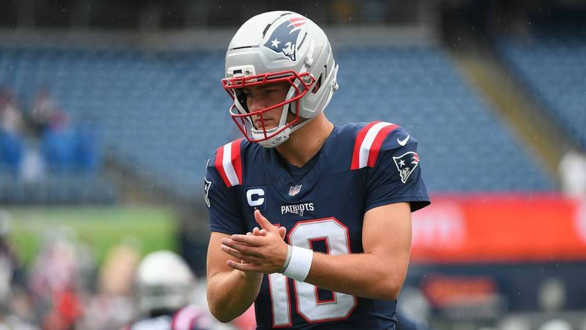  Sep 7, 2025; Foxborough, Massachusetts, USA; New England Patriots quarterback Drake Maye (10) practices before the game against the Las Vegas Raiders at Gillette Stadium. Mandatory Credit: Bob DeChiara-Imagn Images | IMAGN IMAGES via Reuters Connect 