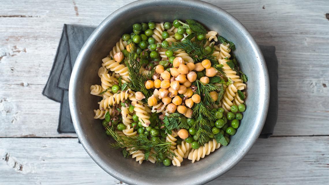 4-Ingredient Pasta Salad Is a Protein Lunch Delight: Easy Meal Prep Idea