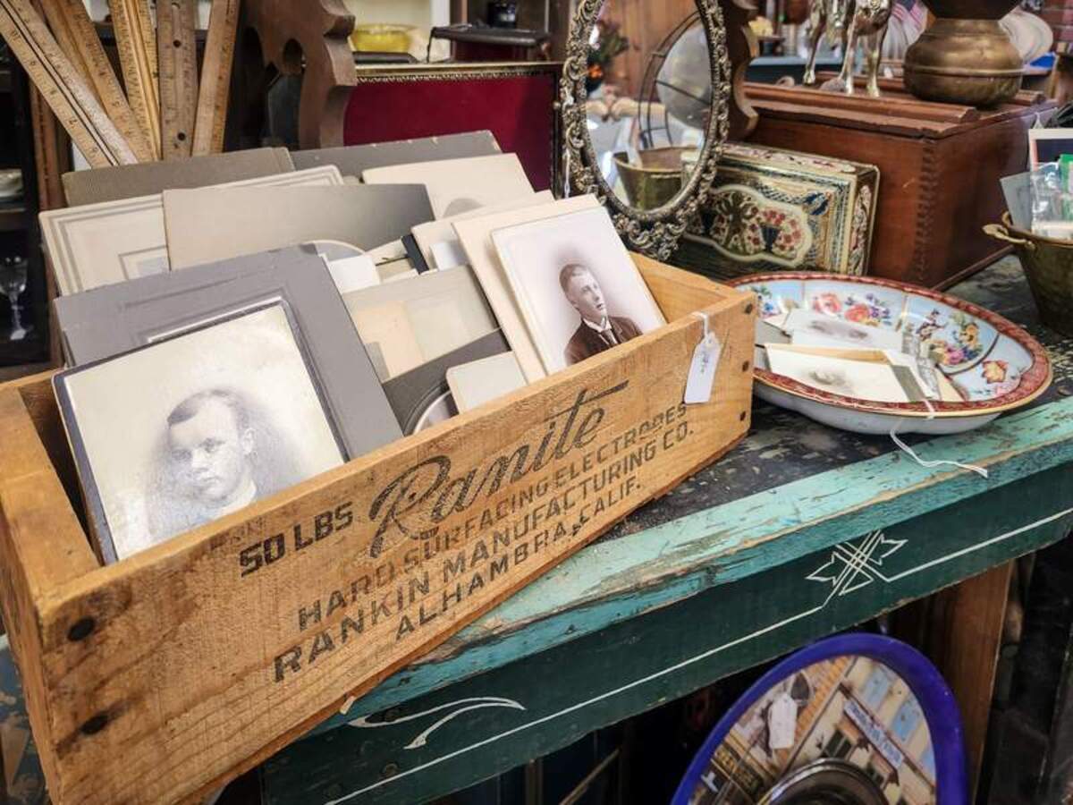  Old Town Antique Mall in downtown Grants Pass features a wide variety of antiques and collectibles. Photo credit: June Russell-Chamberlin 
