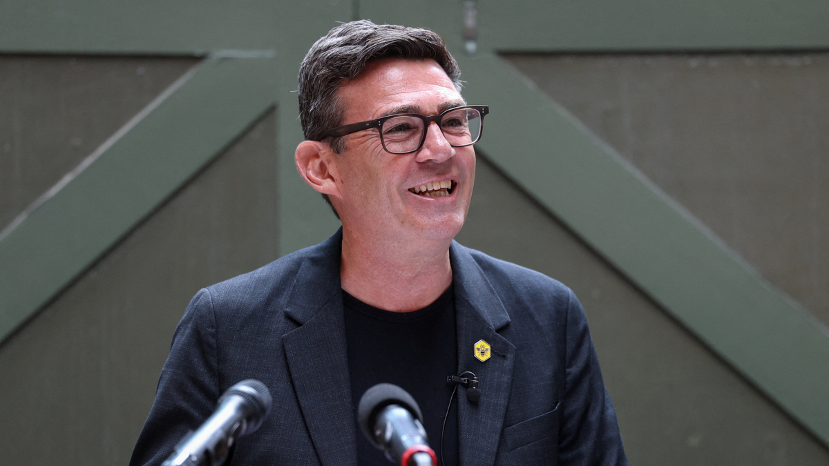 FILE PHOTO: Andy Burnham, British member of parliament (MP) for Makerfield, delivers a speech at the People's History Museum in Manchester, Britain, June 29, 2026. REUTERS/Temilade Adelaja/ File Photo
