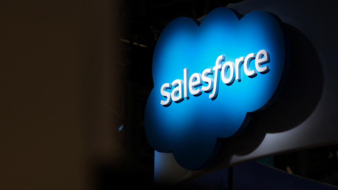 Salesforce raises annual forecasts, expands AI partnership with Anthropic 