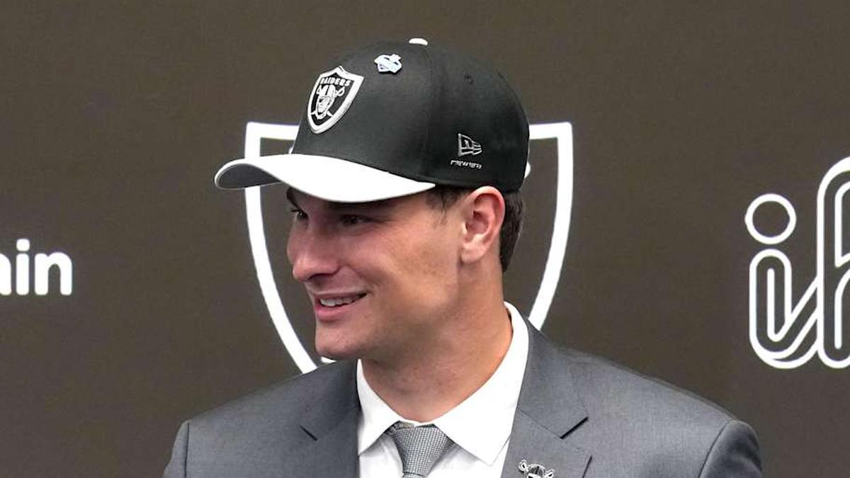 Apr 24, 2026; Henderson, NV, USA; Las Vegas Raiders quarterback Fernando Mendoza (right) shakes hands with general manager John Spytek at introductory press conference at Intermountain Health Performance Center after being selected as the No. 1 pick in the 2026 NFL Draft. Mandatory Credit: Kirby Lee-Imagn Images | Kirby Lee-Imagn Images 