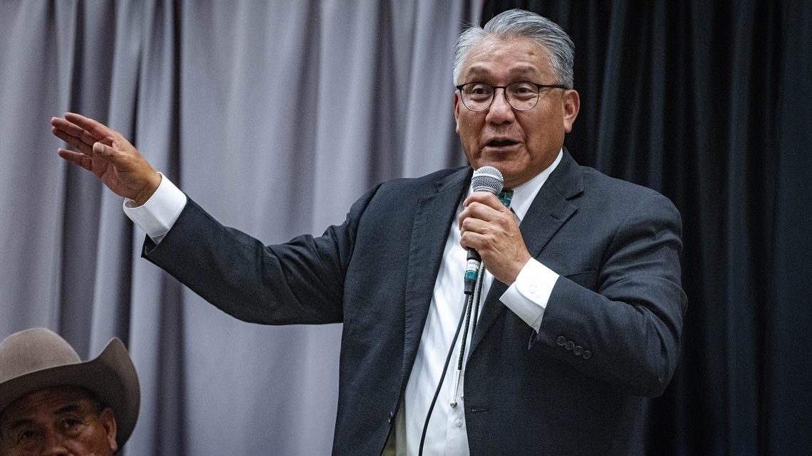 Navajo presidential hopefuls debate economic development, AI policies