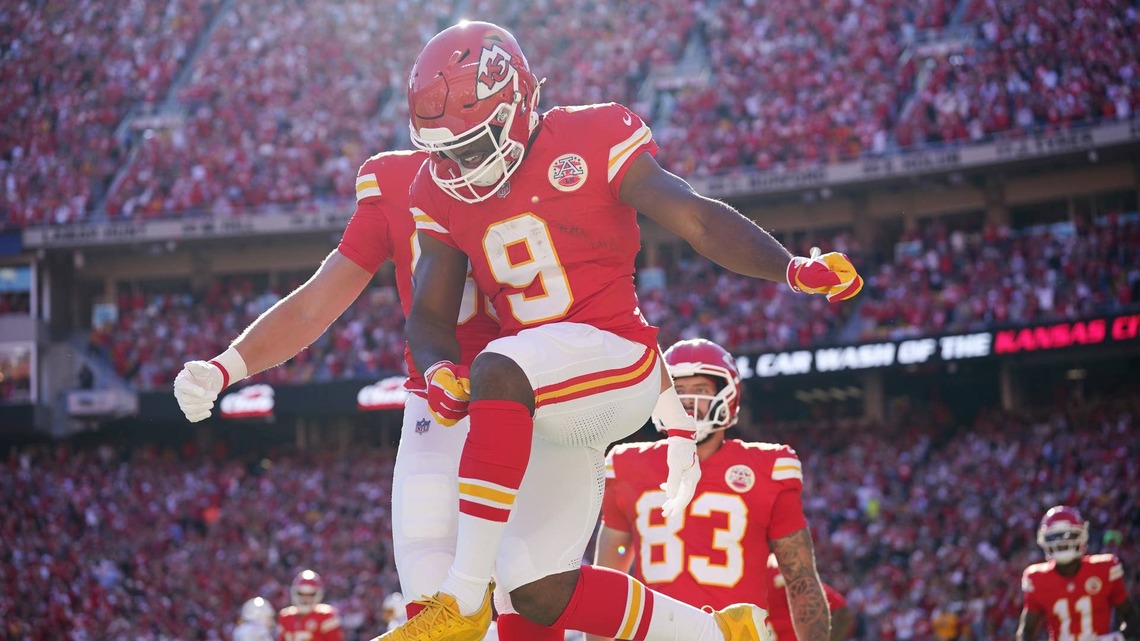 Chiefs Ride Kenneth Walker III to 5-0 as Mahomes Plays It Safe