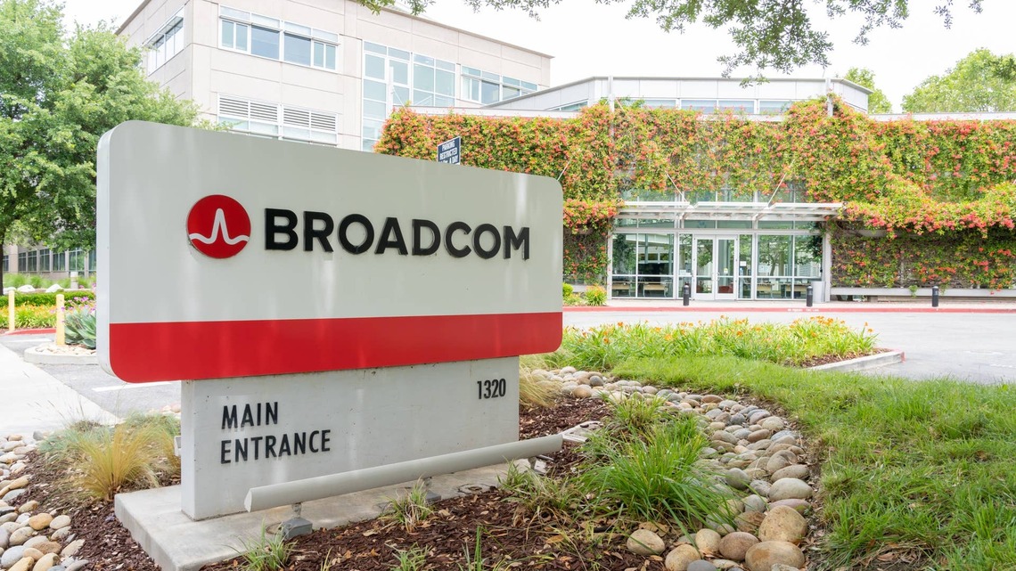 5-star analyst resets Broadcom stock price target