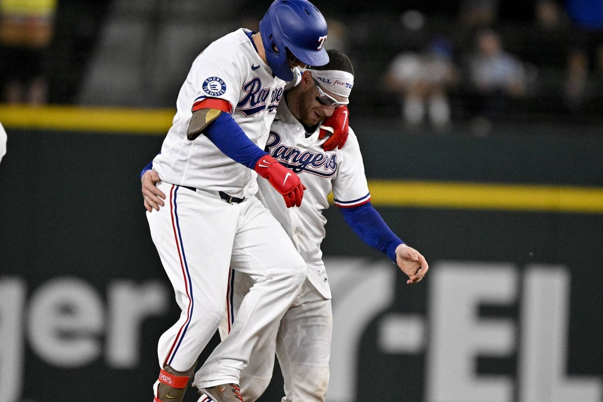 Texas Rangers first baseman Jake Burger (21) and designated hitter Joc Pederson (3). © Jerome Miron-Imagn Images