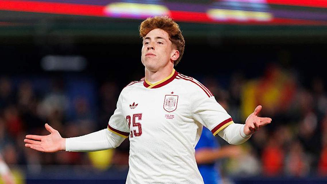  Víctor Muñoz made his Spain debut this year. | Ernest Kolodziej/Eurasia Sport Images/Getty Images 