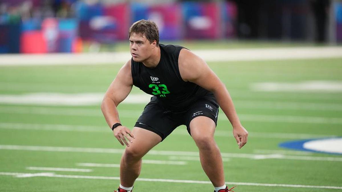  Mar 1, 2026; Indianapolis, IN, USA; Utah offensive lineman Caleb Lomu (OL33) during the NFL Scouting Combine at Lucas Oil Stadium. Mandatory Credit: Kirby Lee-Imagn Images | Kirby Lee-Imagn Images 