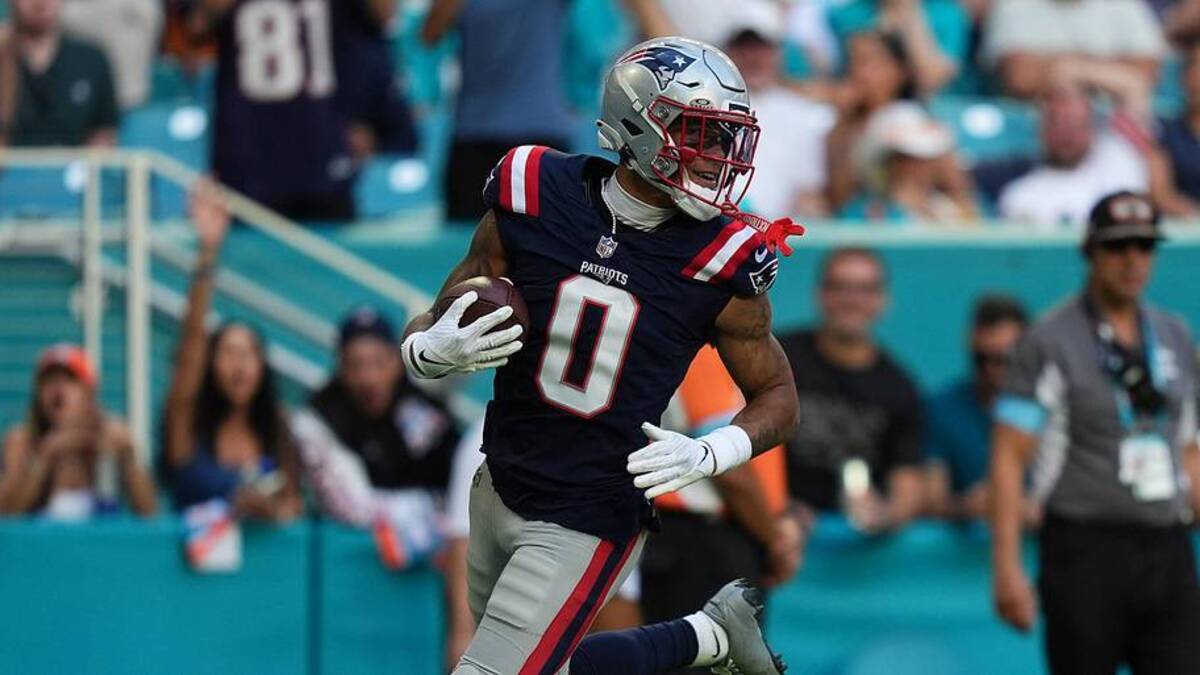  Nov 24, 2024; Miami Gardens, Florida, USA; New England Patriots cornerback Christian Gonzalez (0) runs the ball for a touchdown after recovering a fumble against the Miami Dolphins during the second half at Hard Rock Stadium. Mandatory Credit: Jasen Vinlove-Imagn Images | Jasen Vinlove-Imagn Images 