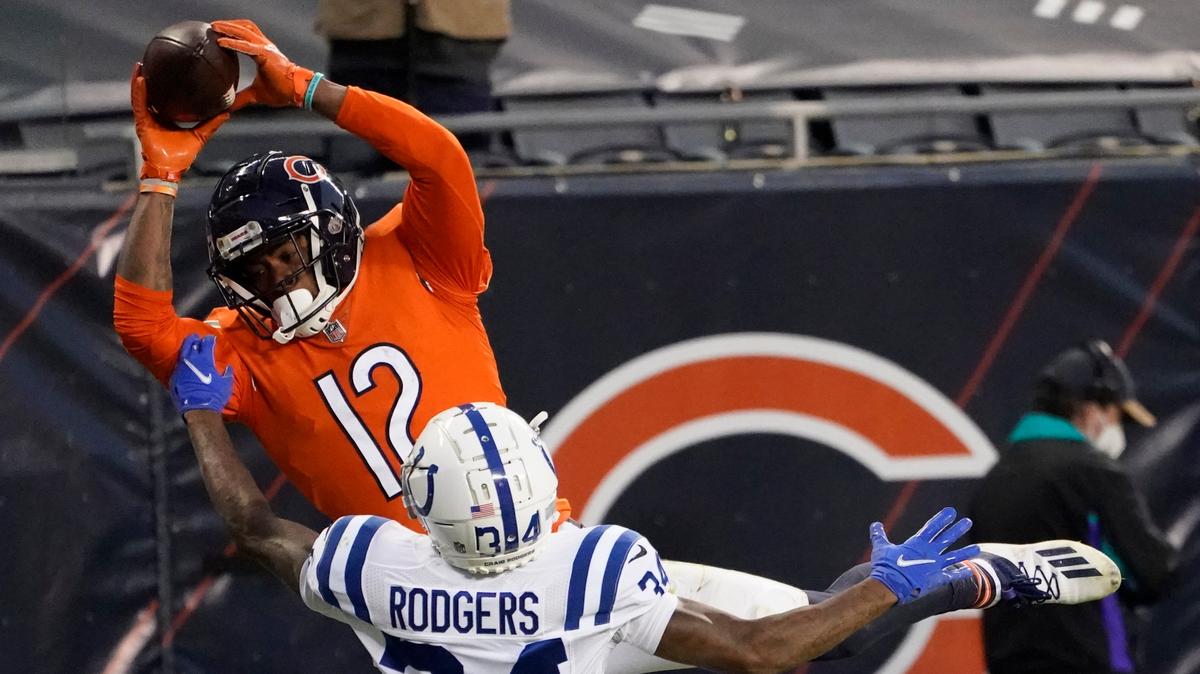 Chicago Bears’ Allen Robinson (12) makes a touchdown reception against Indianapolis Colts’ Isaiah Rodgers (34) during the second half of an NFL football game, Sunday, Oct. 4, 2020, in Chicago. (AP Photo/Nam Y. Huh)