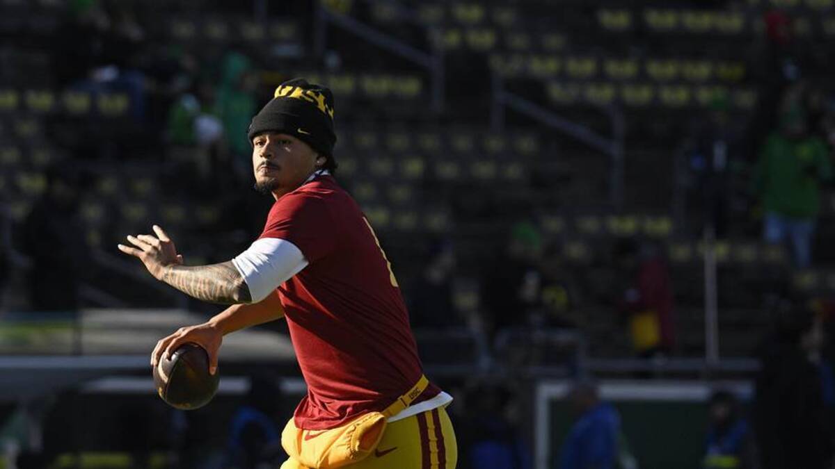  Nov 22, 2025; Eugene, Oregon, USA; Southern California Trojans quarterback Jayden Maiava (14) warms up before the game against the Oregon Ducks at Autzen Stadium. Mandatory Credit: Troy Wayrynen-Imagn Images | Troy Wayrynen-Imagn Images 