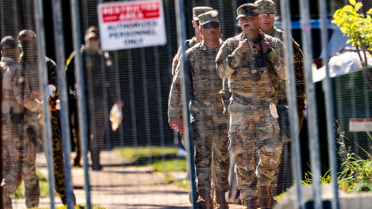 National Guard members walk around outside of the U.S. Immigration and Customs Enforcement holding facility in Broadview, Illinois, on Oct. 9, 2025. (Stacey Wescott/Chicago Tribune/TNS)