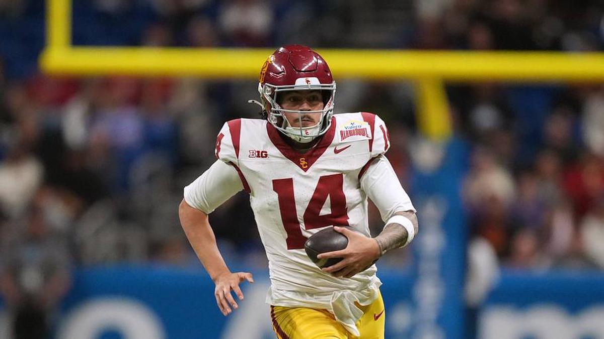  Dec 30, 2025; San Antonio, TX, USA; Southern California Trojans quarterback Jayden Maiava (14) carries the ball against the TCU Horned Frogs in the second half during the Alamo Bowl at Alamodome. Mandatory Credit: Kirby Lee-Imagn Images | Kirby Lee-Imagn Images 