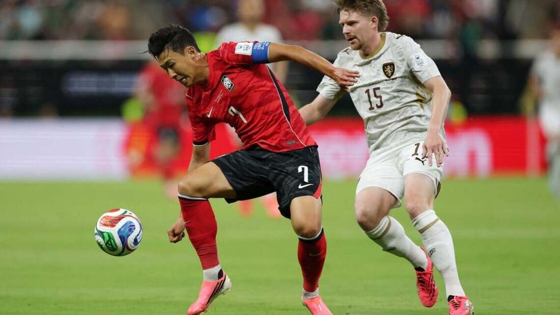 South Korea rally in second half, top Czech Republic in opener 