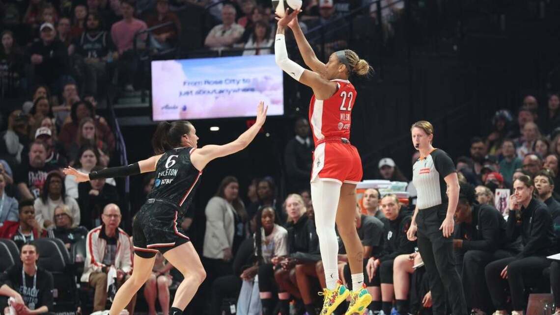 Chelsea Gray ties WNBA's single-game 3-point record as Aces blast Fire 