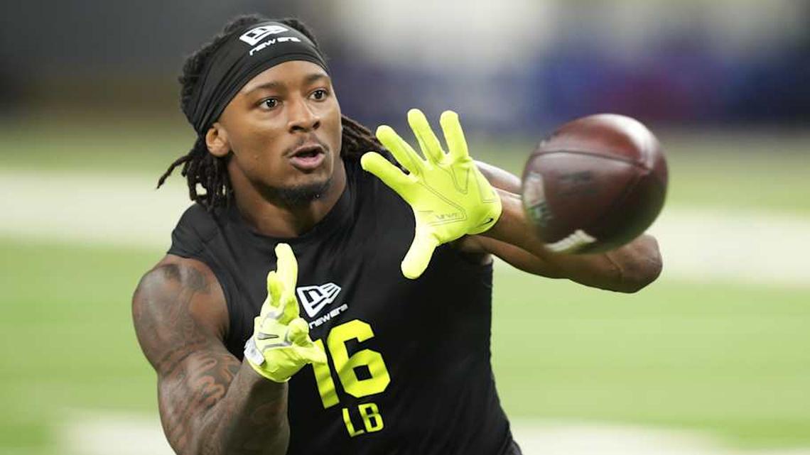  Pittsburgh linebacker Kyle Louis (LB16) during the NFL Scouting Combine at Lucas Oil Stadium. | Kirby Lee-Imagn Images 