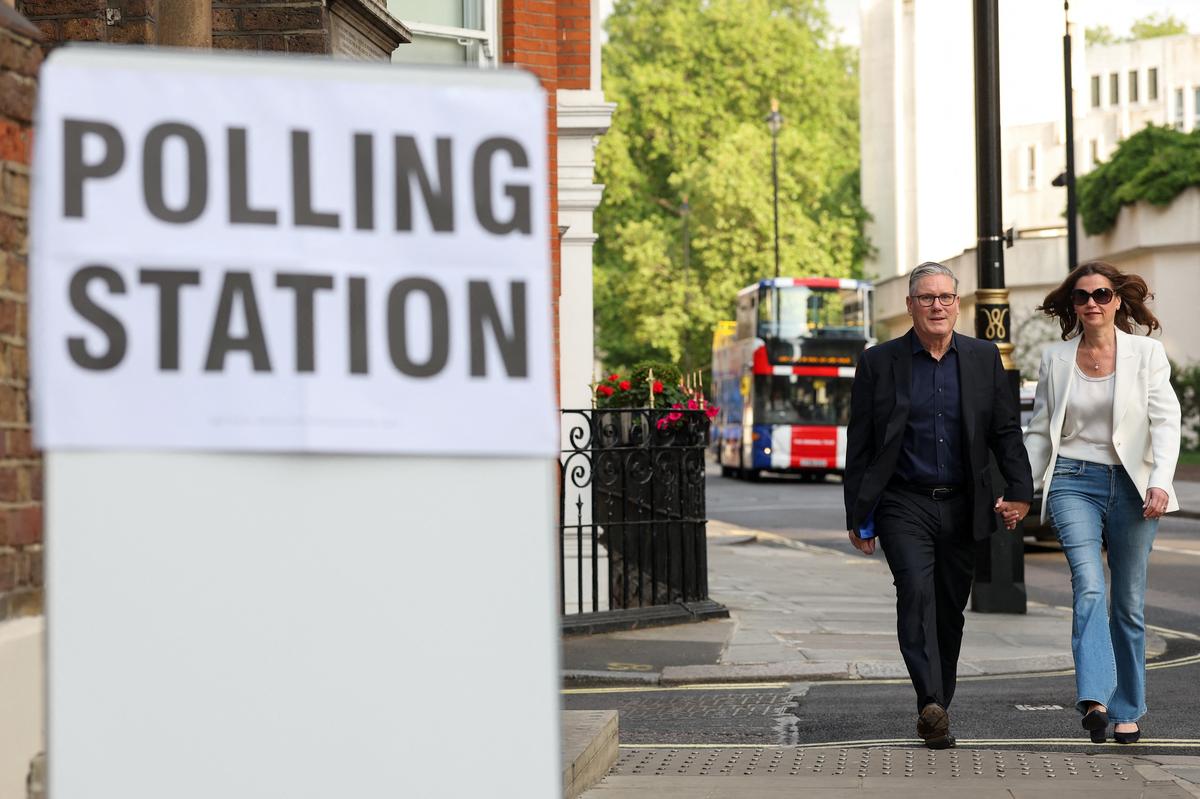 Britain's Prime Minister Keir Starmer and his wife Victoria Starmer arrive at a polling station to vote during local elections in London, Britain, May 7, 2026. REUTERS/Hannah McKay