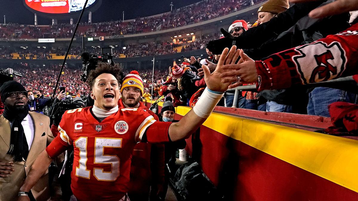 Patrick Mahomes with Chiefs fans.