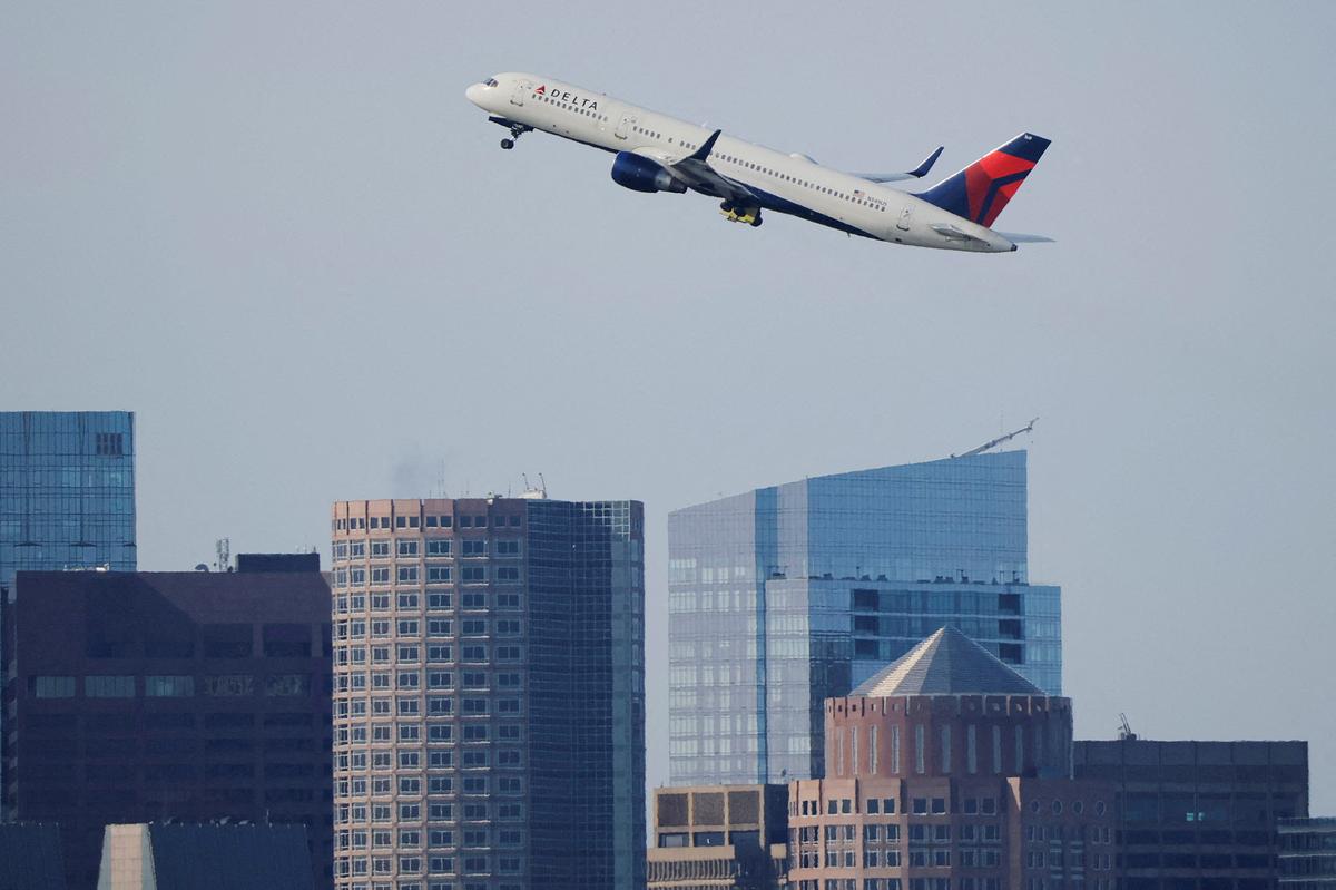 FILE PHOTO: A Delta Airlines flight takes off from Logan International Airport, in Boston, Massachusetts, U.S., November 7, 2025. REUTERS/Brian Snyder/File Photo