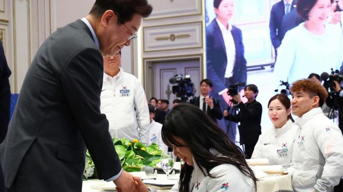 Lee orders multi-home officials excluded from housing policy 