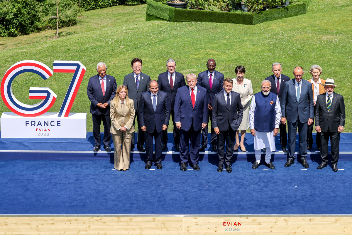 U.S. President Donald Trump, French President Emmanuel Macron, Canadian Prime Minister Mark Carney, Italian Prime Minister Giorgia Meloni, Japanese Prime Minister Sanae Takaichi, European Commission President Ursula von der Leyen, European Council President Antonio Costa, German Chancellor Friedrich Merz, Egyptian President Abdel Fattah al-Sisi, South Korea's President Lee Jae Myung, India's Prime Minister Narendra Modi, Brazilian President Luiz Inacio Lula da Silva, Kenya's President William Ruto and British Prime Minister Keir Starmer pose during a family photo at the G7 summit in Evian, France, on Tuesday June 16, 2026.   DOMINIQUE JACOVIDES/Pool via REUTERS