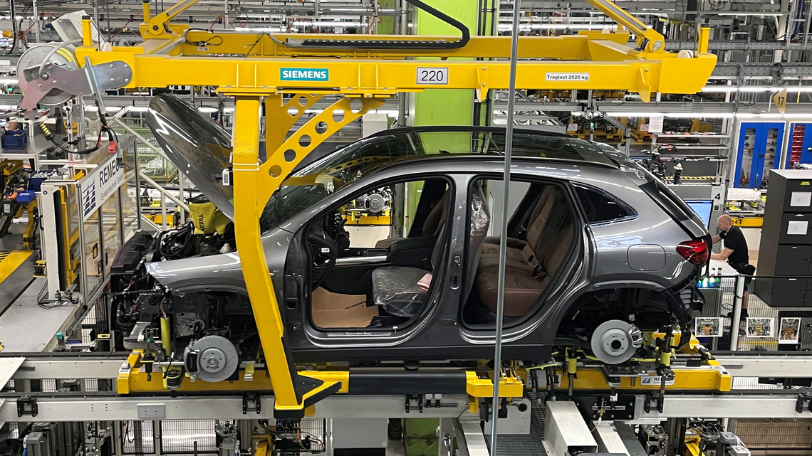 German manufacturing edges up in June as new orders return to growth, PMI shows 