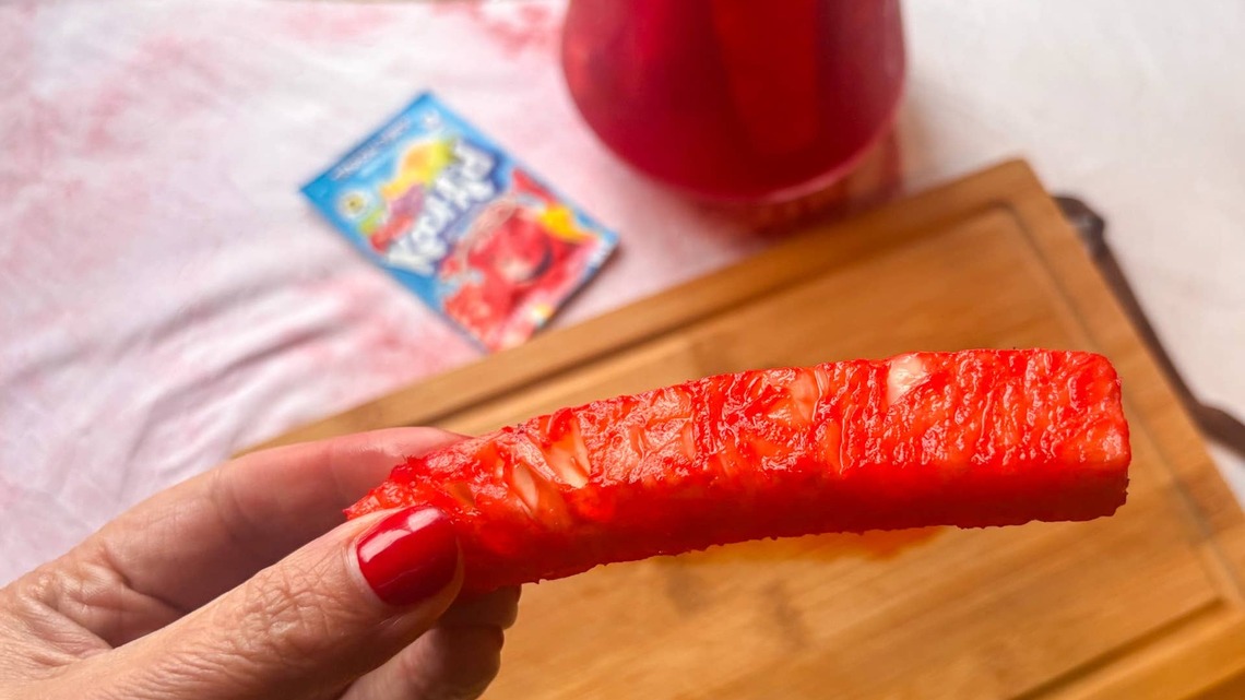 I Tried the Viral Kool-Aid Pineapple Trend, and It's The Summer Snack I'll Be Making on Repeat 