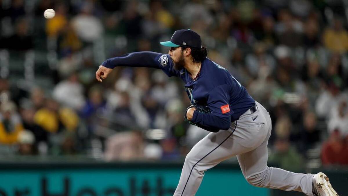  May 26, 2026; West Sacramento, California, USA; Seattle Mariners pitcher Andres Munoz (75) throws a pitch against the Athletics during the ninth inning at Sutter Health Park. | Dennis Lee-Imagn Images 