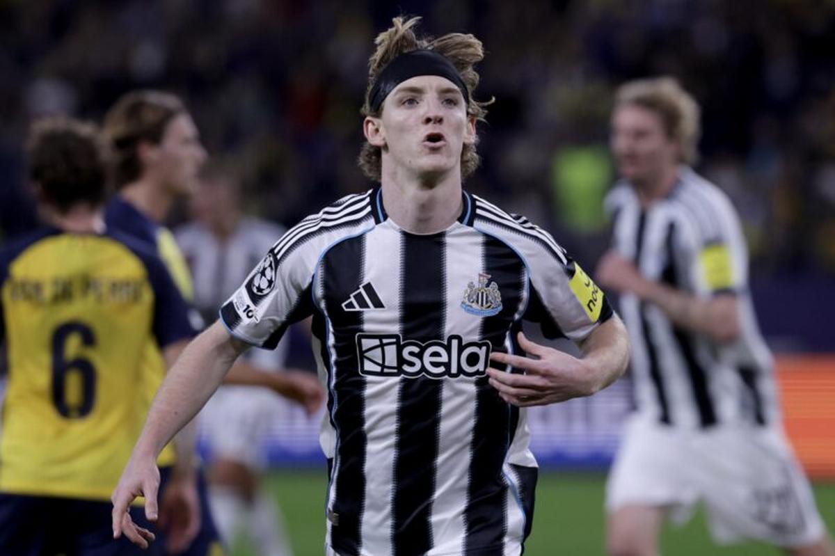  El jugador del Newscastle Anthony Gordon logra 0-2 durante el partido de la segunda jornada de la UEFA Champions League leagueque han jugadoUnion SG y Newcastle United en Bruselas, Bélgica. EFE/EPA/OLIVIER MATTHYS