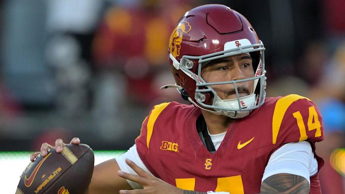 Oct 11, 2025; Los Angeles, California, USA; USC Trojans quarterback Jayden Maiava (14) throws a pass in the first half against the Michigan Wolverines at United Airlines Field at the Los Angeles Memorial Coliseum. | Jayne Kamin-Oncea-Imagn Images 