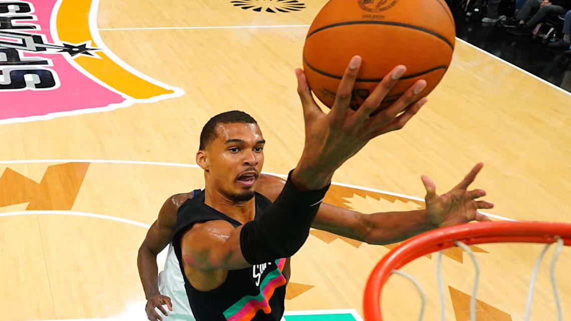  San Antonio Spurs forward Victor Wembanyama lays in a basket against the Dallas Mavericks. | Scott Wachter-Imagn Images 