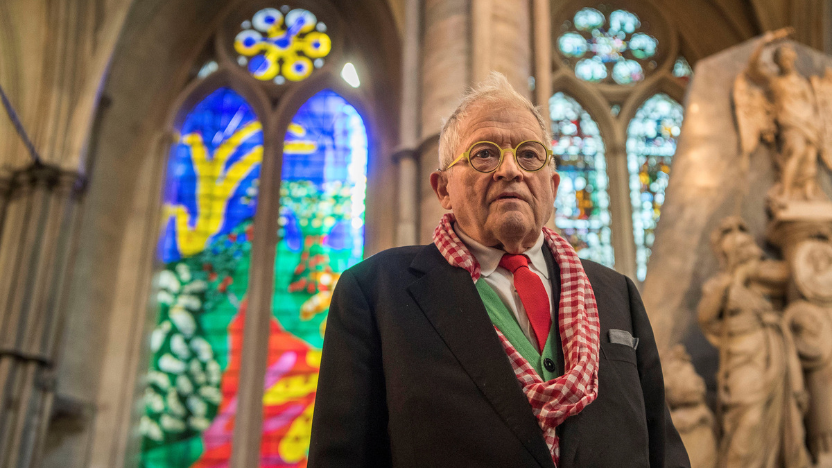 FILE PHOTO: British artist David Hockney poses in front of The Queen's Window, a new stained glass window he has designed, at Westminster Abbey in London, Britain, September 26, 2018. Victoria Jones/Pool via REUTERS/File Photo