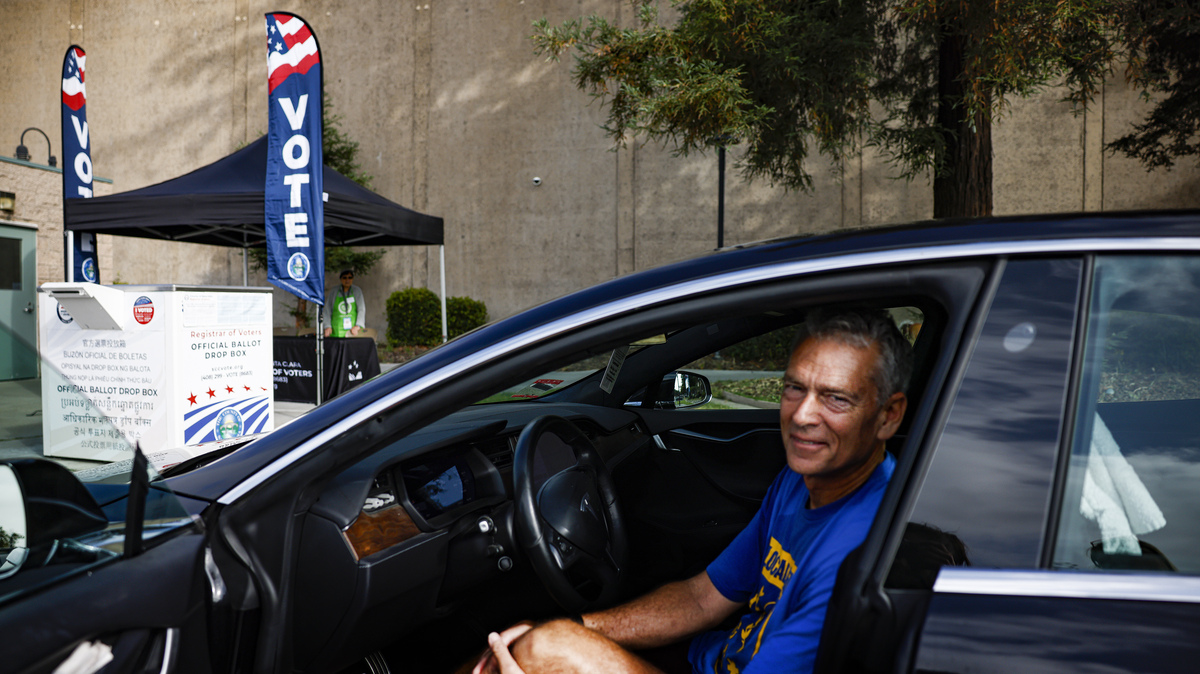 Michael Hurlston, of San Jose, drops off his ballot at the Santa Clara County Registrar in San Jose, Calif., on Tuesday, June 2, 2026. (Shae Hammond/Bay Area News Group)