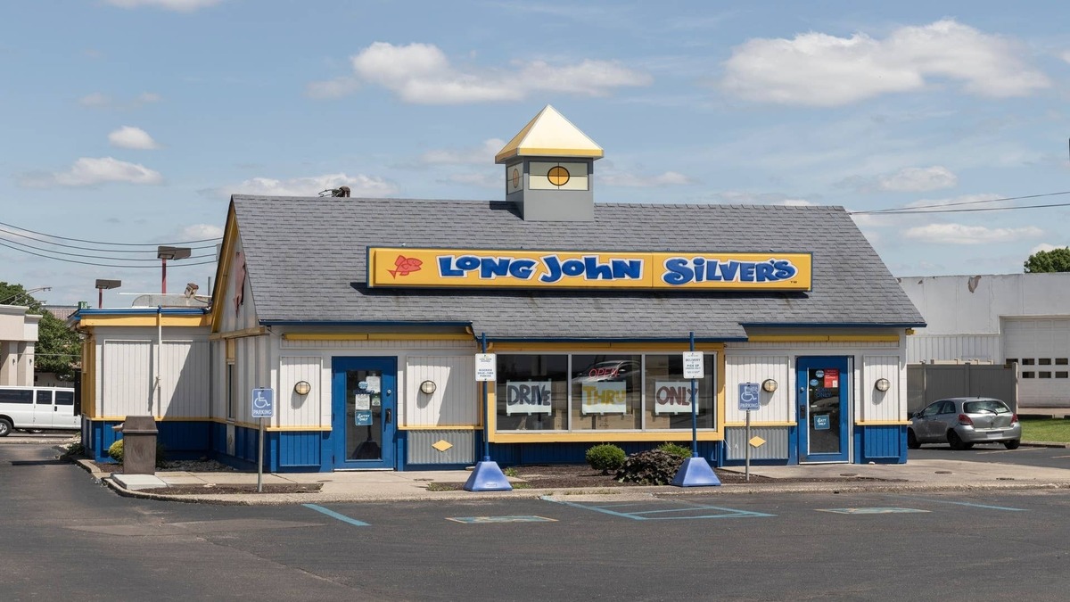  Long John Silver's restaurant chain has closed over 700 locations since the Great Recession. 
