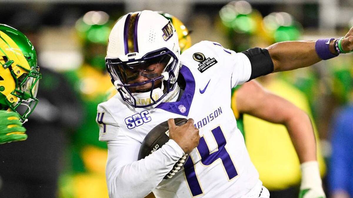  Dec 20, 2025; Eugene, OR, USA; James Madison Dukes quarterback Alonza Barnett III (14) rushes during the fourth quarter against the Oregon Ducks at Autzen Stadium. Mandatory Credit: Troy Wayrynen-Imagn Images | Troy Wayrynen-Imagn Images 
