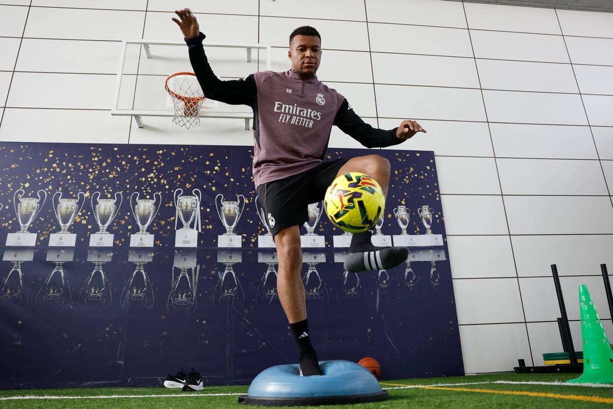  MADRID, SPAIN - MAY 06: Kylian Mbappe exercising inside the gym at Ciudad Real Madrid. (Photo by Antonio Villalba/Real Madrid via Getty Images)