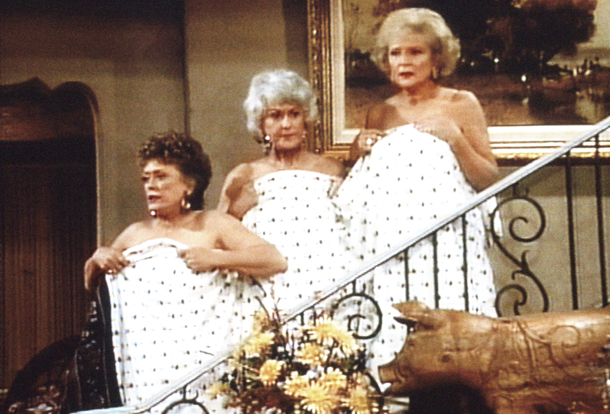 THE GOLDEN GIRLS, (from left): Rue McClanahan, Bea Arthur, Betty White, ‘Valentine’s Day’, (Season 4, aired Feb. 11, 1989), 1985-92.© Touchstone Television / Courtesy: Everett Collection
