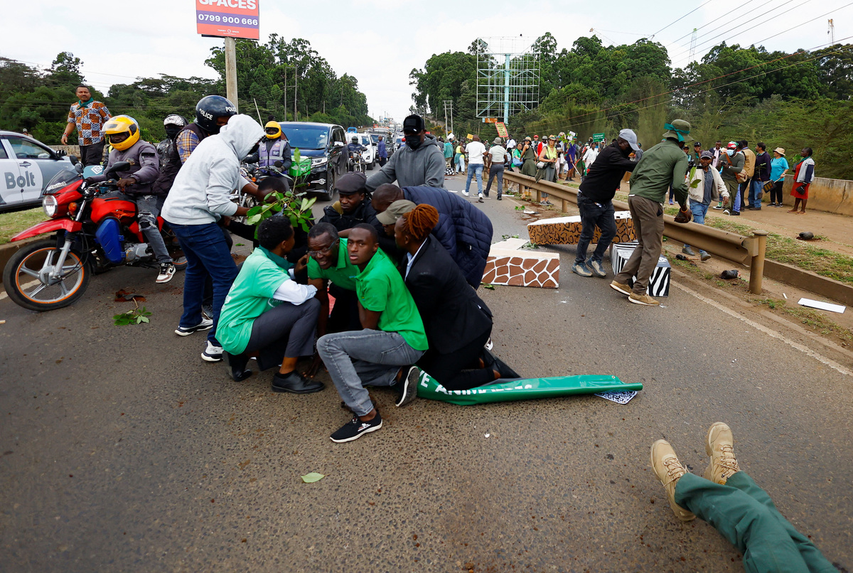 Former Chief Justice David Maraga is detained by plainclothes police officers alongside environmental activists for participating in a march against the encroachment of Nairobi National Park's land and plans to relocate the Nairobi Animal Orphanage in Nairobi, Kenya, June 8, 2026. REUTERS/Thomas Mukoya