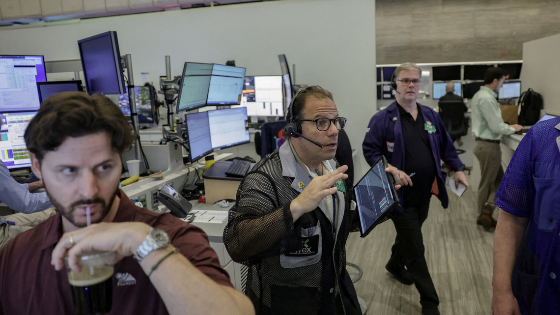 Wall St ends higher on chip stocks recovery; earnings in focus 