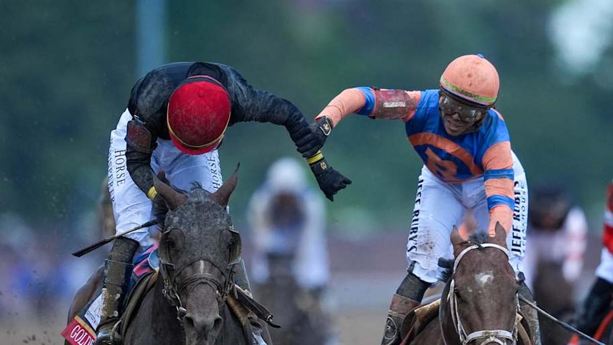  Golden Tempo, with José Ortiz up, left, is congratulated by his brother, Irad, aboard Renegade. | Matt Stone/Courier Journal / USA TODAY NETWORK via Imagn Images 
